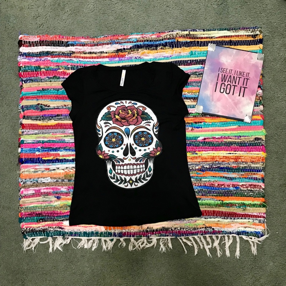 Ocasion sugar skull tee!💀